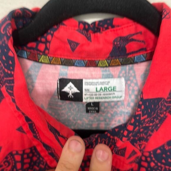 LRG Mens Red Tribal Giraffe Print Short Sleeve Button Up Shirt Size Large - Picture 4 of 6